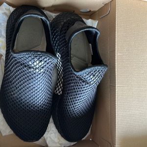 Men’s Adidas Deerupt a runner shoes